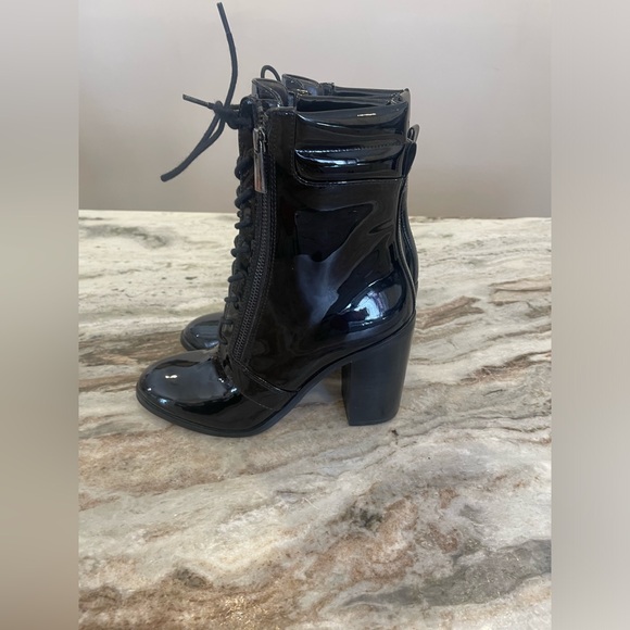 NWOT MICHAEL KORS ROSARIO PATENT LEATHER BLACK LACE-UP SIDE ZIP BOOT - Picture 2 of 10
